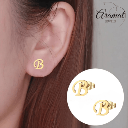 Goudkleurige RVS oorstekers Letter B - Aramat Jewels - Oorbellen - cadeautip
