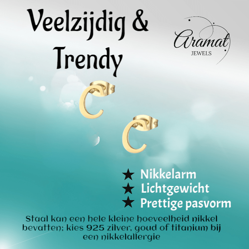 Goudkleurige RVS oorstekers Letter C - Aramat Jewels - Oorbellen - cadeautip