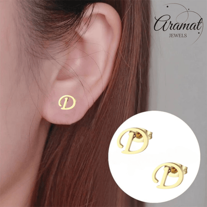 Goudkleurige RVS oorstekers Letter D - Aramat Jewels - Oorbellen - cadeautip