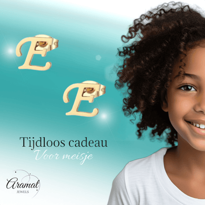 Goudkleurige RVS oorstekers Letter E - Aramat Jewels - Oorbellen - cadeautip