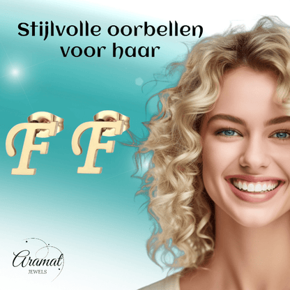 Goudkleurige RVS oorstekers Letter F - Aramat Jewels - Oorbellen - cadeautip