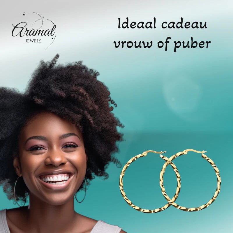 Goudkleurige RVS Swirl Hoepeloorbellen - 35 mm - Aramat Jewels - Oorbellen - cadeautip