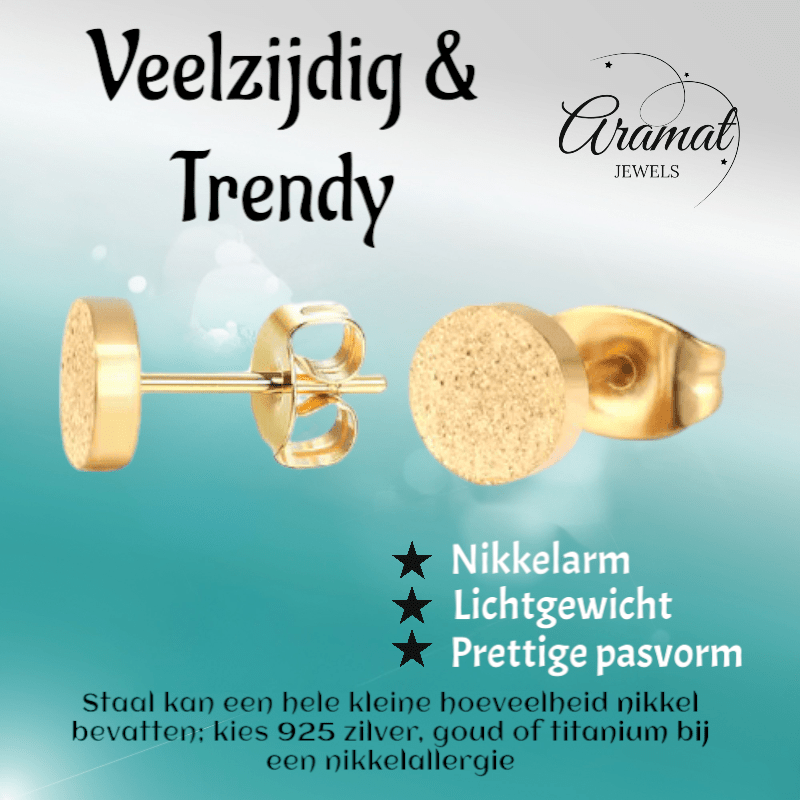 Goudkleurige sandblasted oorstekers 7mm - Aramat Jewels - Oorbellen - cadeautip