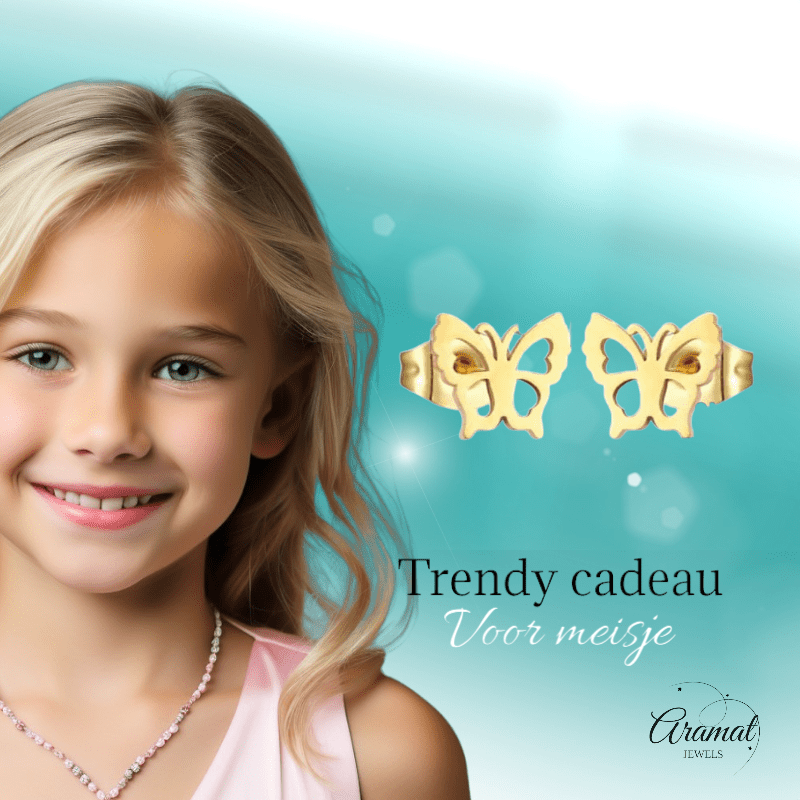 Goudkleurige vlinder oorstekers 9 mm - Aramat Jewels - Oorbellen - cadeautip