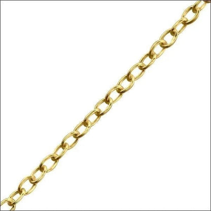 Een gouden ketting met een dikke schakel