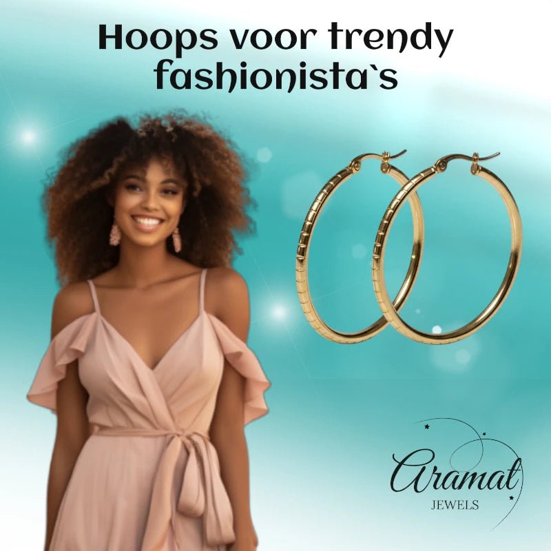 Grote Hoop Oorbellen Goudkleurig RVS met Streepjesmotief (40 mm) - Aramat Jewels - Oorringen - cadeautip