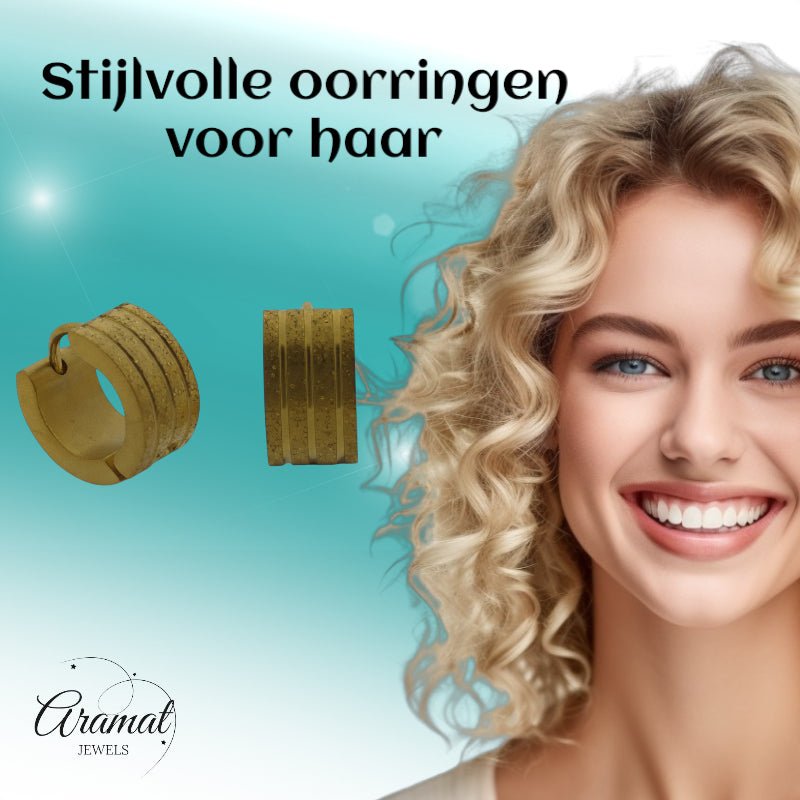 Huggies – Goudkleurig RVS Gediamanteerd met Sandblasted Streepjes - Aramat Jewels - Oorringen - cadeautip