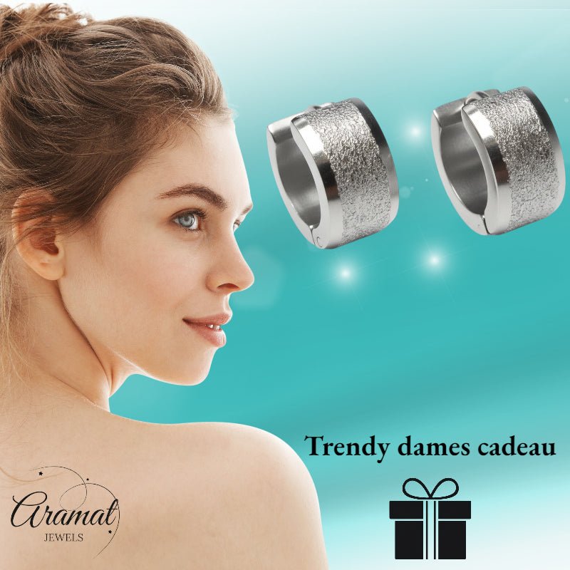 Huggies – RVS Sandblasted Zilverkleur (13mm) - Aramat Jewels - Oorringen - cadeautip