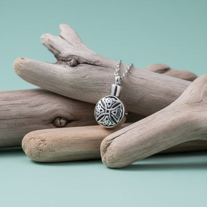 Keltische ronde ashanger staal triquetra zwart - Aramat Jewels - Gedenkhangers - cadeautip