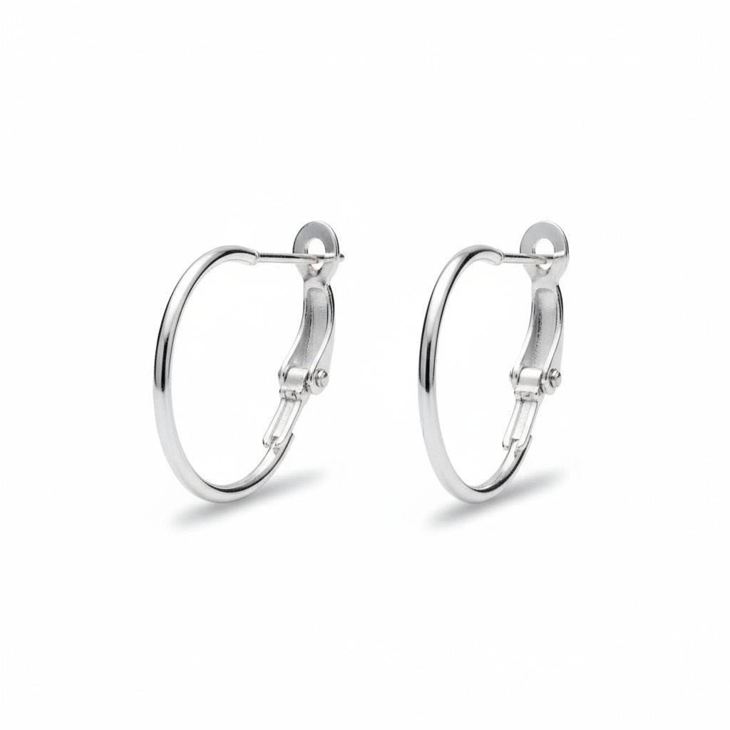 Zilverkleurige metalen oorringen 20mm met klapscharnier, lichtgewicht en personaliseerbaar met oorbedels voor dames