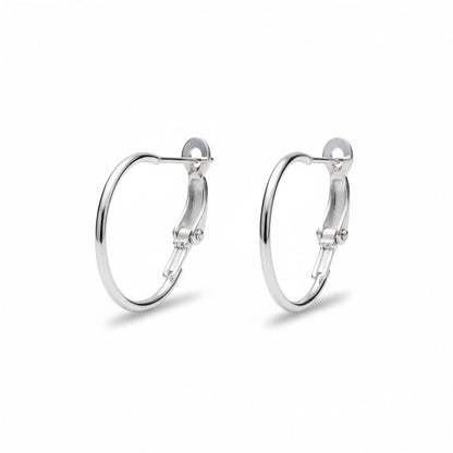 Zilverkleurige metalen oorringen 20mm met klapscharnier, lichtgewicht en personaliseerbaar met oorbedels voor dames