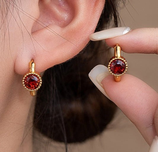 Mini Oorringen RVS Goudkleur – 15mm – Rode Ovale Zirkonia - Aramat Jewels - RVS Sieraden - Oorringen - cadeautip