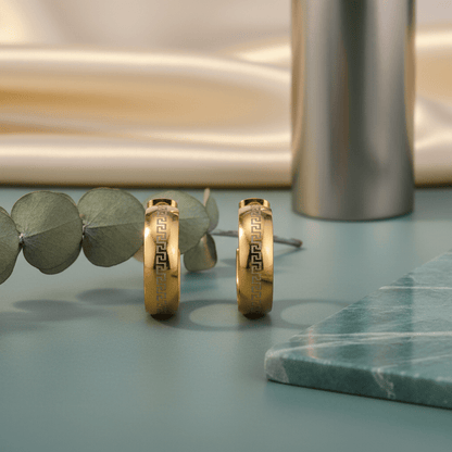 Oorbellen – 22mm Half - Hoop Grieks Motief RVS Goudkleur Dame - Aramat Jewels - Oorringen - cadeautip