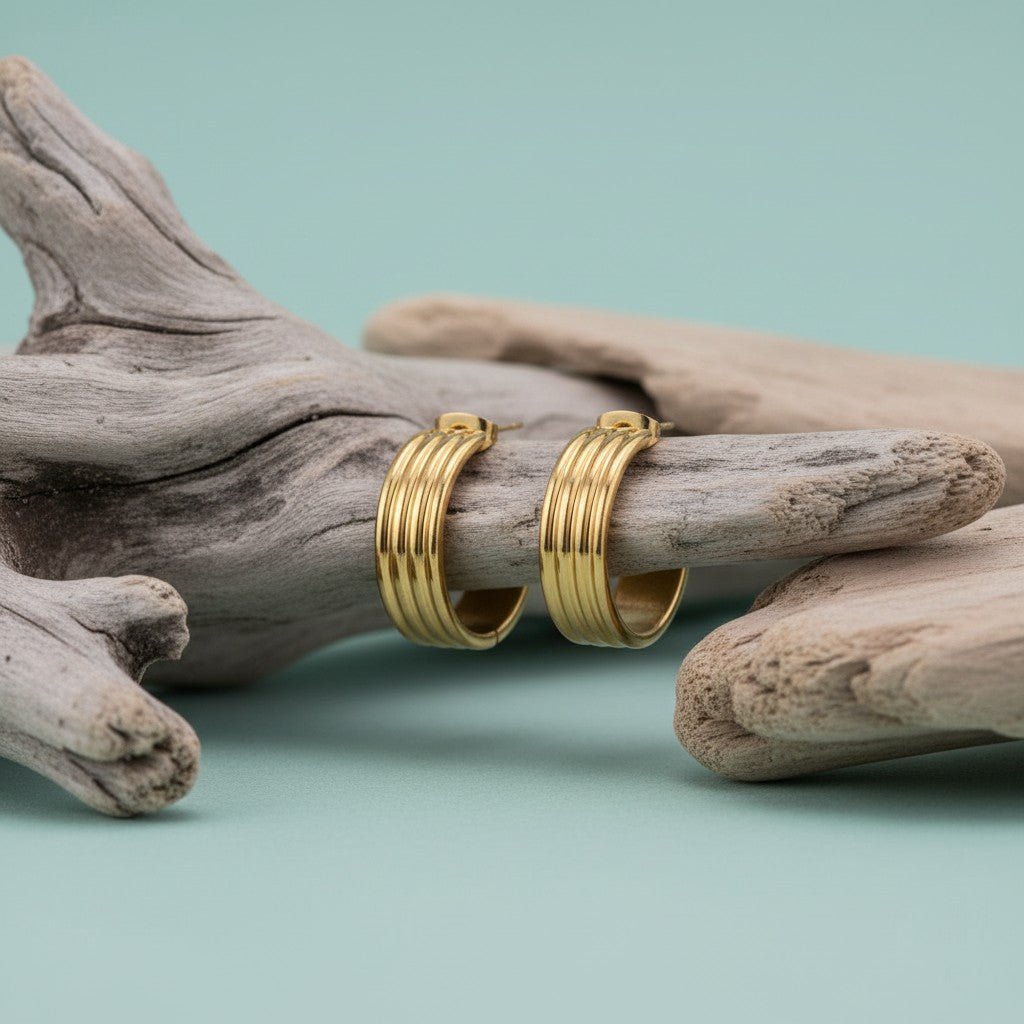 Oorbellen – 23mm Half - Hoop Streeprelief RVS Goudkleur Dames - Aramat Jewels - Oorringen - cadeautip