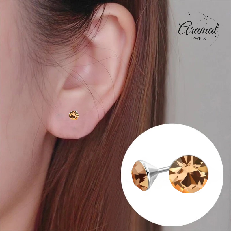 Boucles d'oreilles en acier et cristal avec pierre couleur champagne – Couleur argent – ​​4 mm