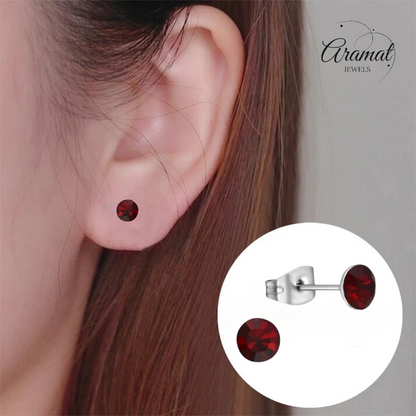 Boucles d'oreilles en acier et cristal avec pierre rouge foncé – Couleur argent – ​​5 mm