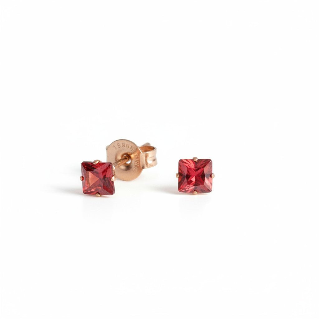 Oorbellen – RVS Roségoudkleur met Rode Vierkante Zirkonia (4mm) - Aramat Jewels - Oorbellen - cadeautip