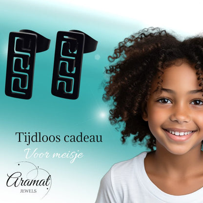 Oorbellen – Staal Bar Zwart Grieks Motief (11x5mm) - Aramat Jewels - Oorbellen - cadeautip