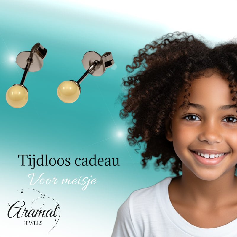 Oorbellen – Witte Bolletjes Metaal (4mm) - Aramat Jewels - Oorbellen - cadeautip