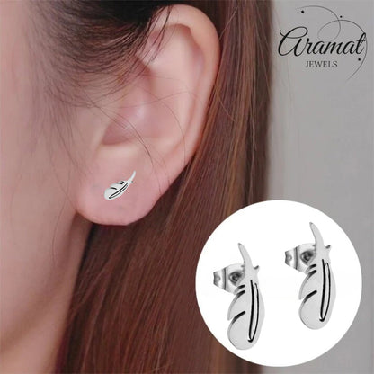 Boucles d'oreilles en acier, motif plumes, couleur argent – ​​9 x 3 mm