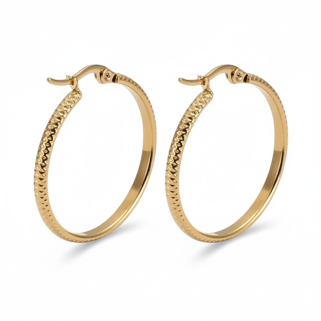 Oorringen – 25mm Creool Puntjes Patroon RVS Goudkleur Dames - Aramat Jewels - Oorringen - cadeautip