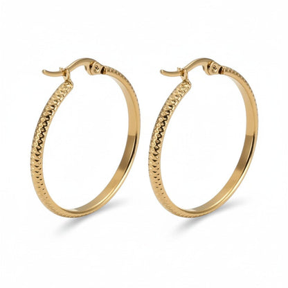 Oorringen – 25mm Creool Puntjes Patroon RVS Goudkleur Dames - Aramat Jewels - Oorringen - cadeautip