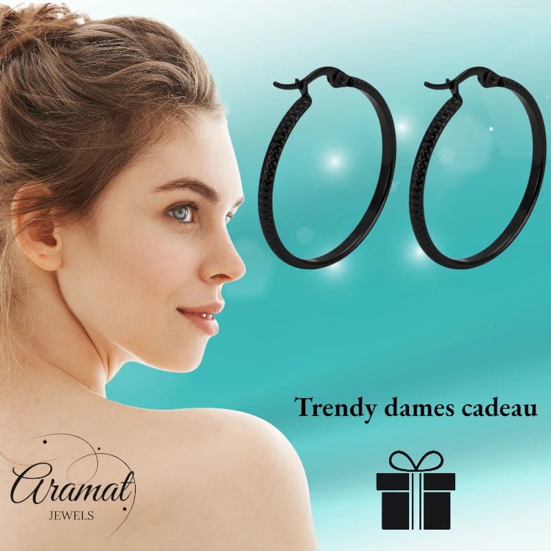 Oorringen – 25mm Creool Puntjes Patroon RVS Zwart Dames - Aramat Jewels - Oorringen - cadeautip