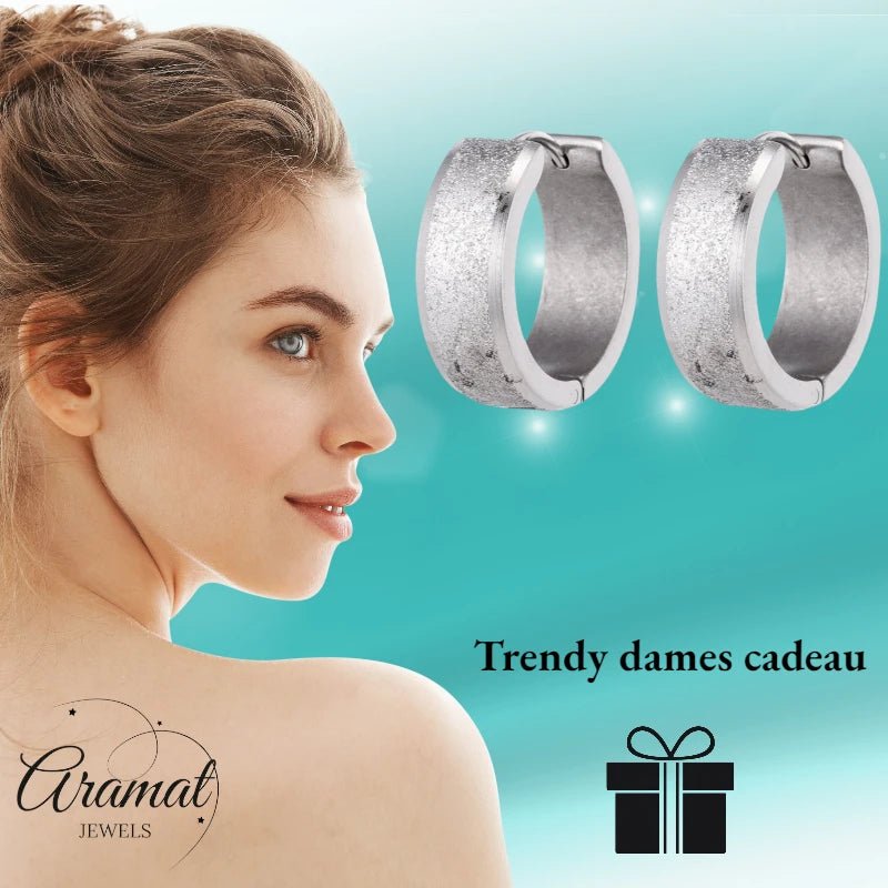 Oorringen – Huggie RVS 20mm Sandblasted Zilverkleur - Aramat Jewels - Oorringen - cadeautip