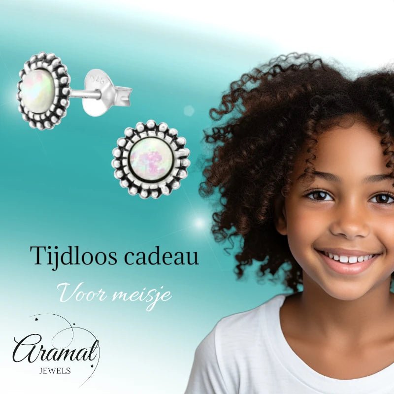 Oorstekers – Sterling Zilver Bali Etnisch Wit Opaal 8mm Geoxideerd - Aramat Jewels - Oorbellen - cadeautip