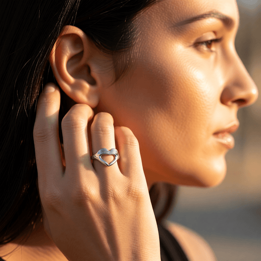 Open Ring RVS Hart met Handen Symbool (14 mm Breed) - Aramat Jewels - Ringen - cadeautip