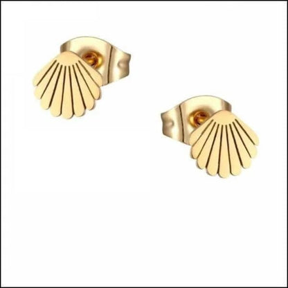 Een paar gouden oorbellen