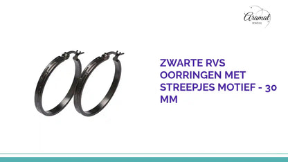 Zwarte RVS Oorringen met Streepjes Motief - 30 mm by@Outfy