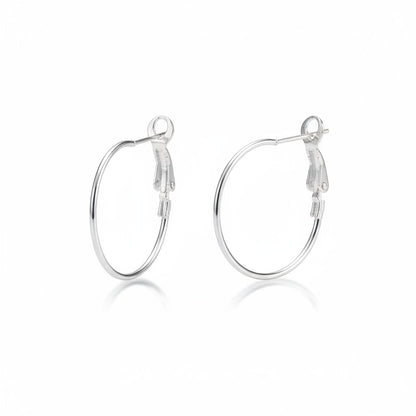 Zilverkleurige metalen oorringen 25mm met klapscharnier, lichtgewicht en personaliseerbaar met oorbedels voor dames