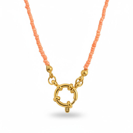 Collier à breloques Rocailles rose saumon avec fermoir sur le devant
