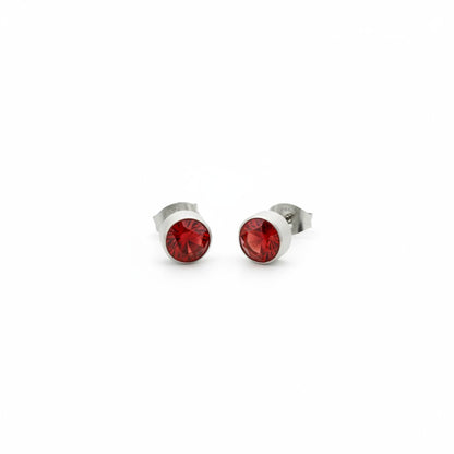 Oorstekers – Staal Kristal Rood Zilverkleur (7mm)