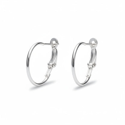 Zilverkleurige metalen oorringen 20mm met klapscharnier, lichtgewicht en personaliseerbaar met oorbedels voor dames