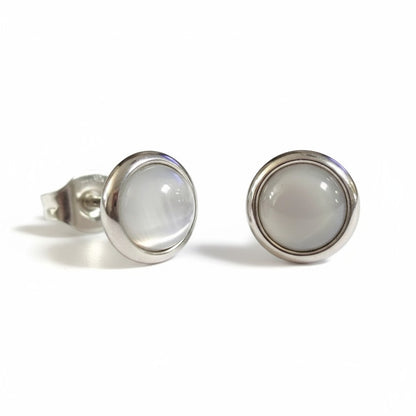 Boucles d'oreilles œil de chat 8 mm – Blanches