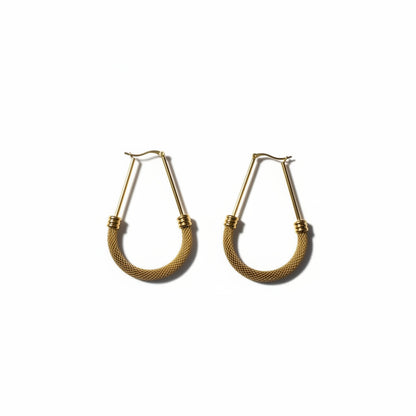 Boucles d'oreilles ovales en acier doré avec maillons en maille