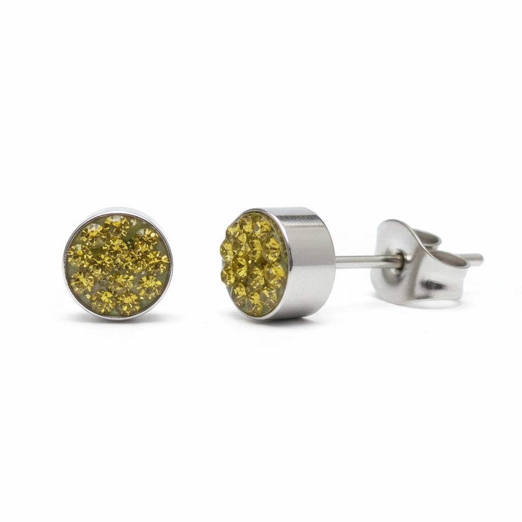 Boucles d'oreilles puces argentées avec cristal vert olive – 6 mm 
