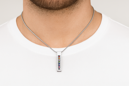 Rechthoekige zilveren ashanger met regenboog edelstenen (34x8mm) om mannenhals