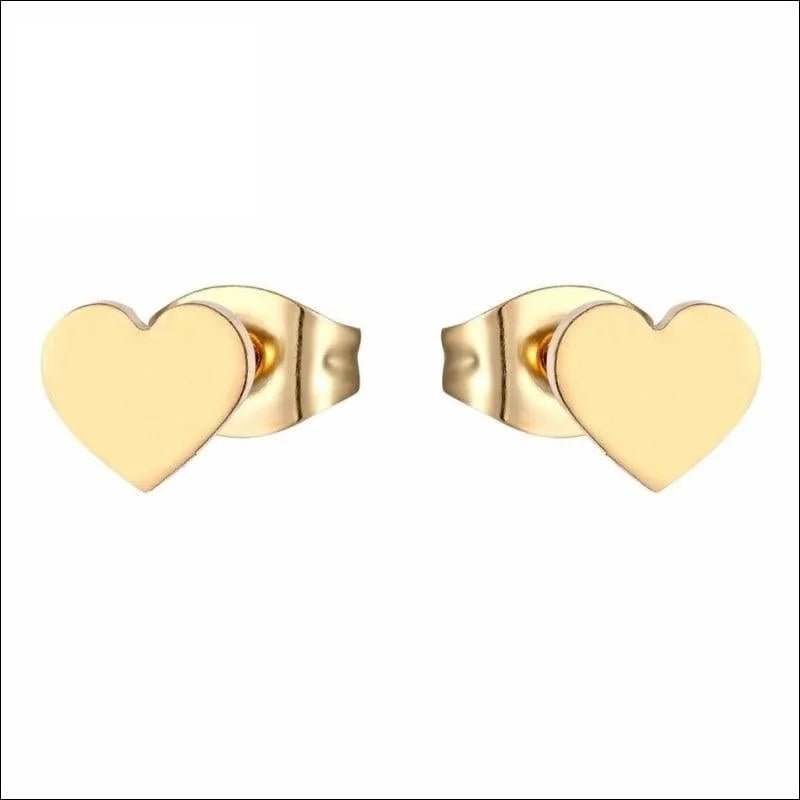 Een paar gouden hart oorbellen