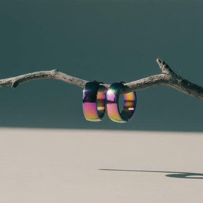 RVS Huggie Oorringen Glad Regenboogkleur 20mm - Unisex - Aramat Jewels - Oorringen - cadeautip