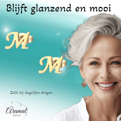 RVS letter M oorstekers goudkleurig - Aramat Jewels - Oorbellen - cadeautip