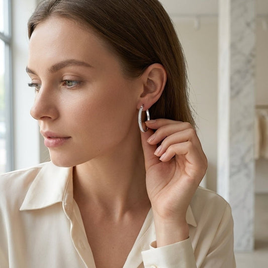 RVS Oorringen met Puntjes Motief Zilverkleur 20mm - Aramat Jewels - Oorringen - cadeautip