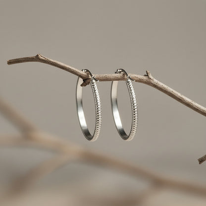 RVS Oorringen met Puntjes Motief Zilverkleur 30mm - Aramat Jewels - Oorringen - cadeautip