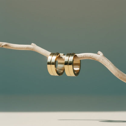 RVS Oorringen met Smalle Lijn Goudkleur 20mm - Aramat Jewels - Oorringen - cadeautip