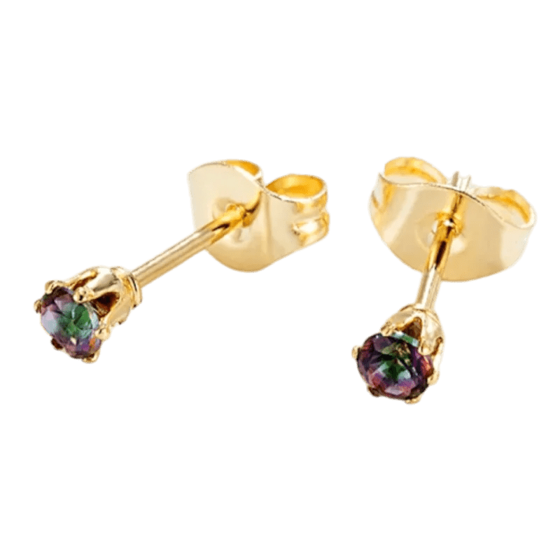 Gouden oorbellen met veelkleurige edelstenen.