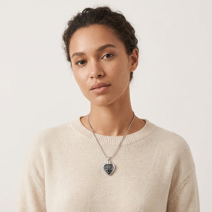 Sierlijk Keltisch as - hartje staal met zwart emaille - Aramat Jewels - Gedenkhangers - cadeautip