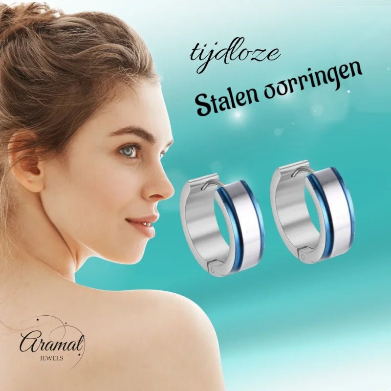 Zilveren en blauwe oorbellen.