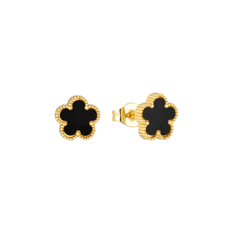 Gouden oorbellen met zwarte bloemvormige inleg.